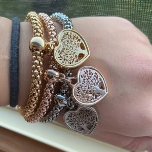 Four pandora brackets